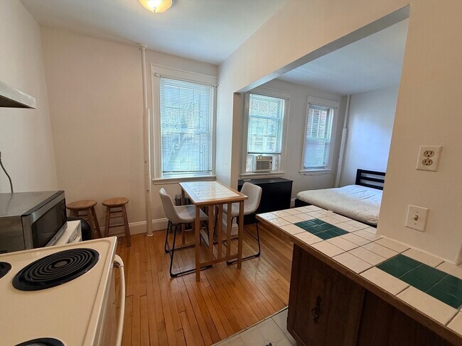Building Photo - 52 Strathmore Rd