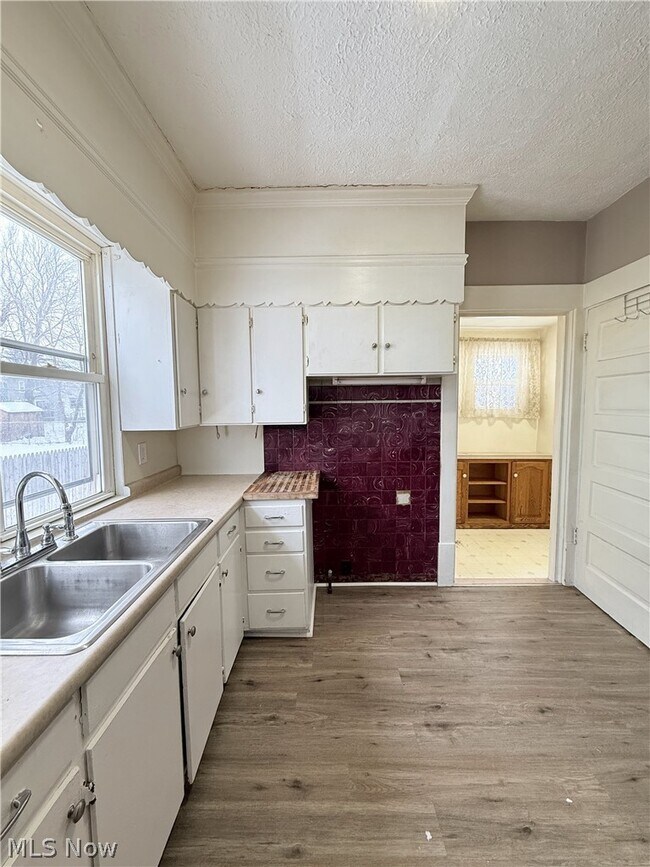 Building Photo - 1253 California Ave