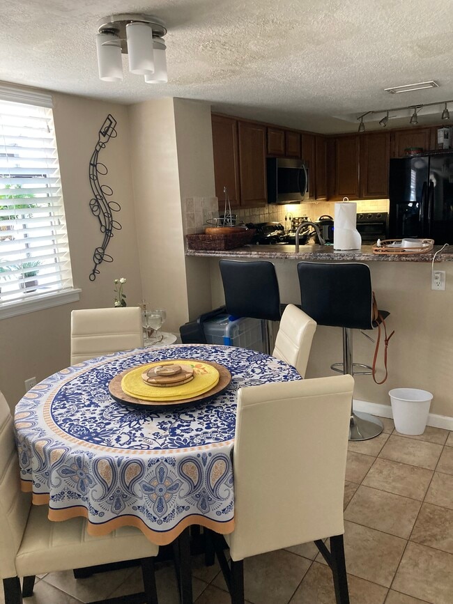 Building Photo - 7618 Colonial Ct