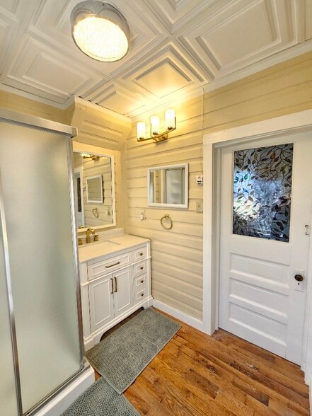 Building Photo - 301 Oakwood St