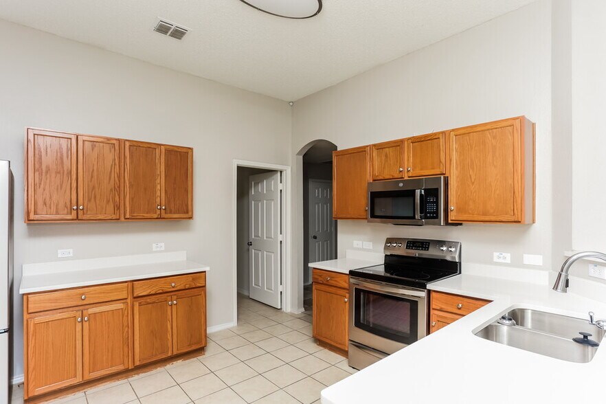 Building Photo - 1205 Hampton Dr