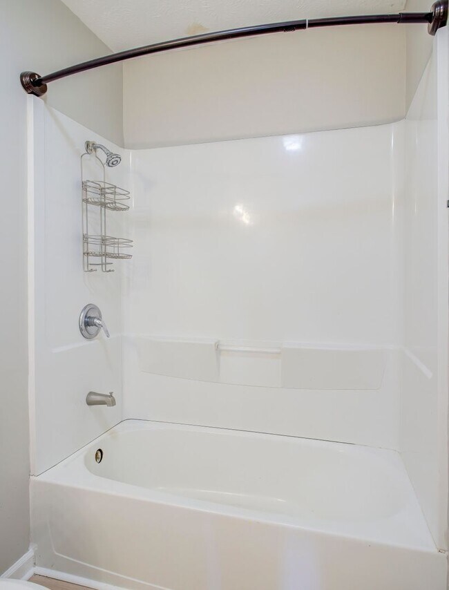 Building Photo - 5021 Emerald Dr