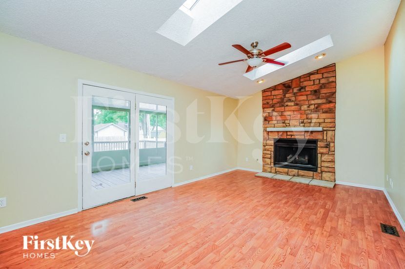 Building Photo - 1103 Crestview St