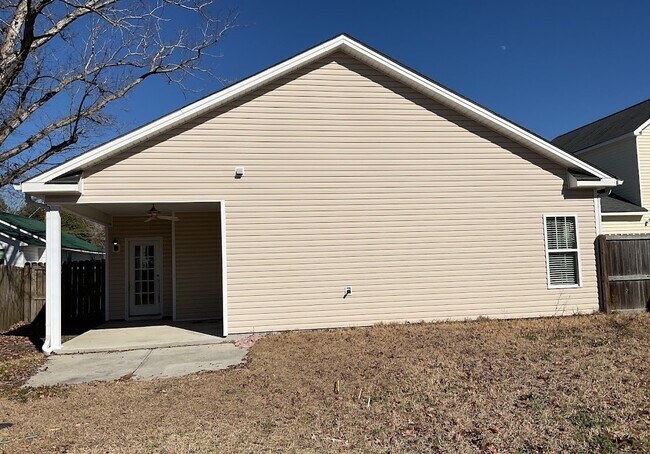 Building Photo - 115 Sanders St