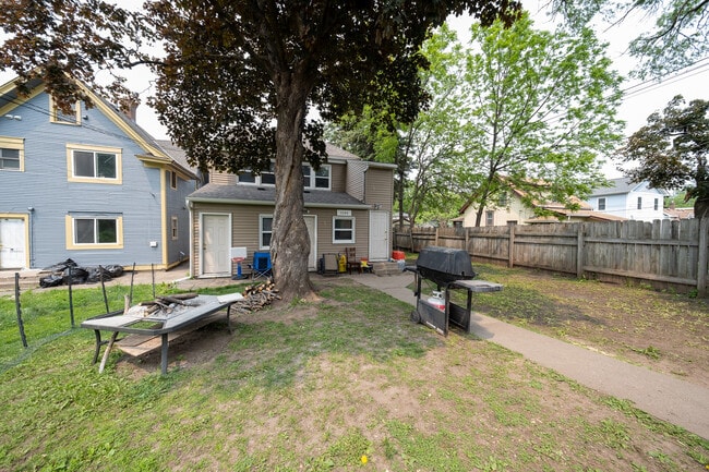 Building Photo - 1084 Sims Ave