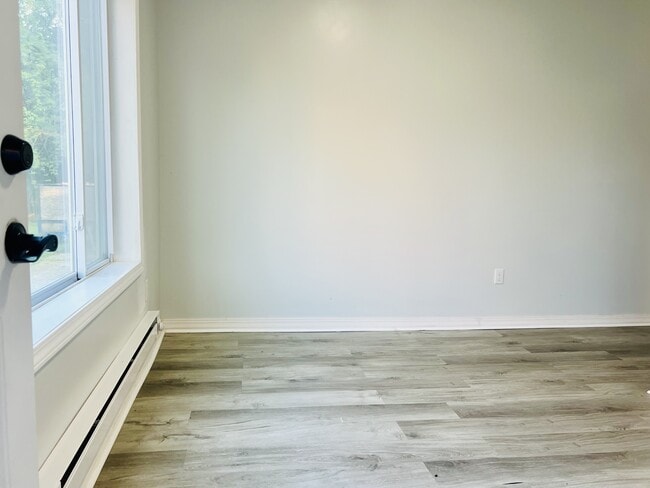 Building Photo - 915 W Lapeer St