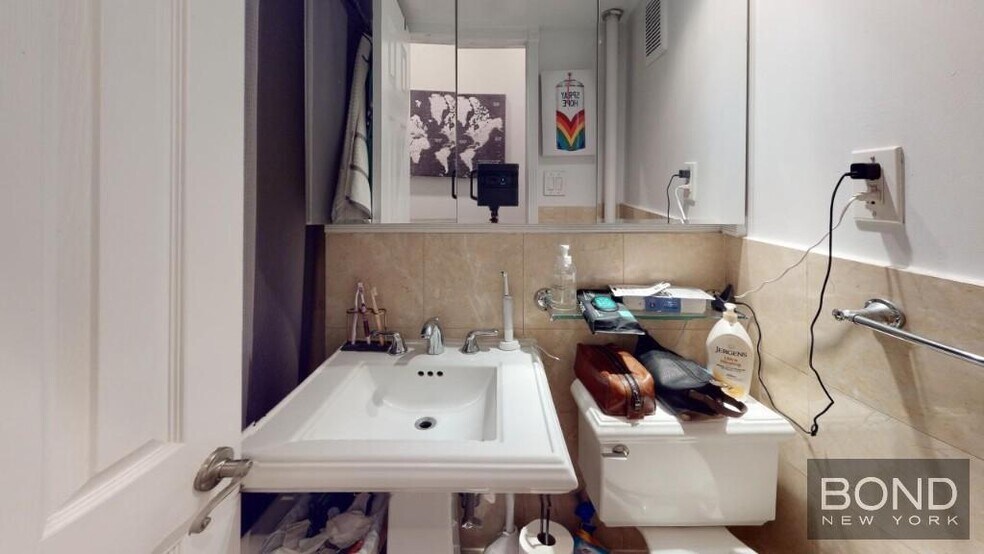 Building Photo - 722 Tenth Avenue