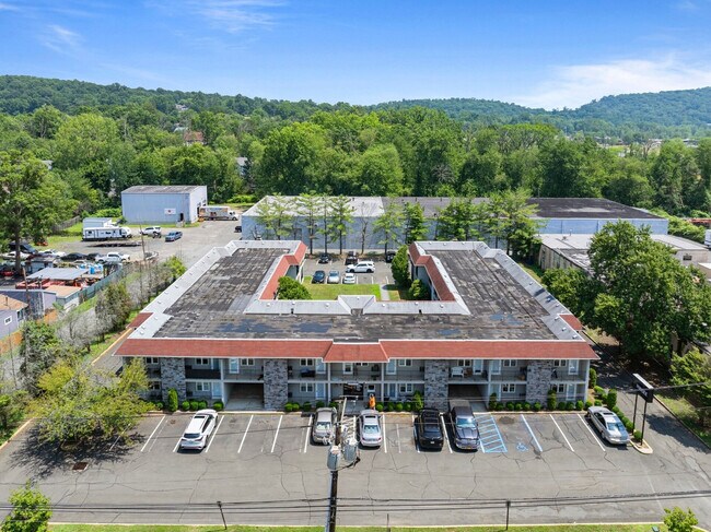 Building Photo - 30 U.S. 9W-SI ID1466753P