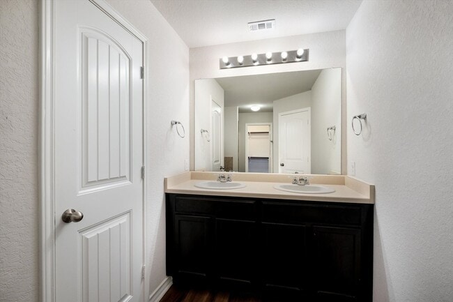 Building Photo - Half off first months rent!