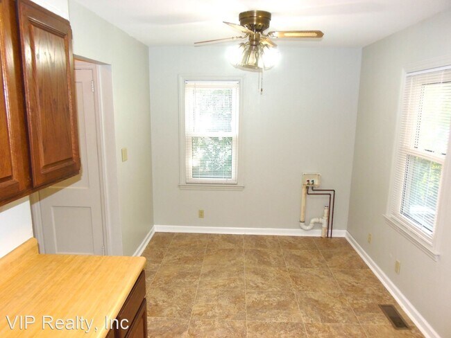 Building Photo - 3 br, 1 bath House - 1011 Mohican Ave.