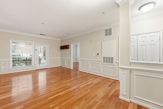 Building Photo - 4850 Eisenhower Ave