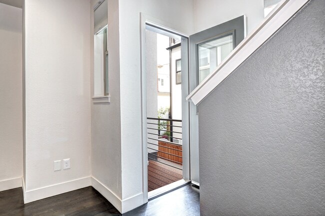 Building Photo - 1623 Julian St