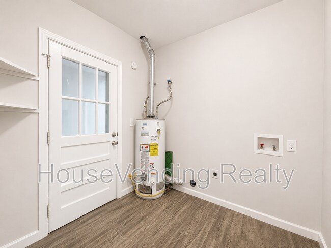 Building Photo - 619 Tarpley St