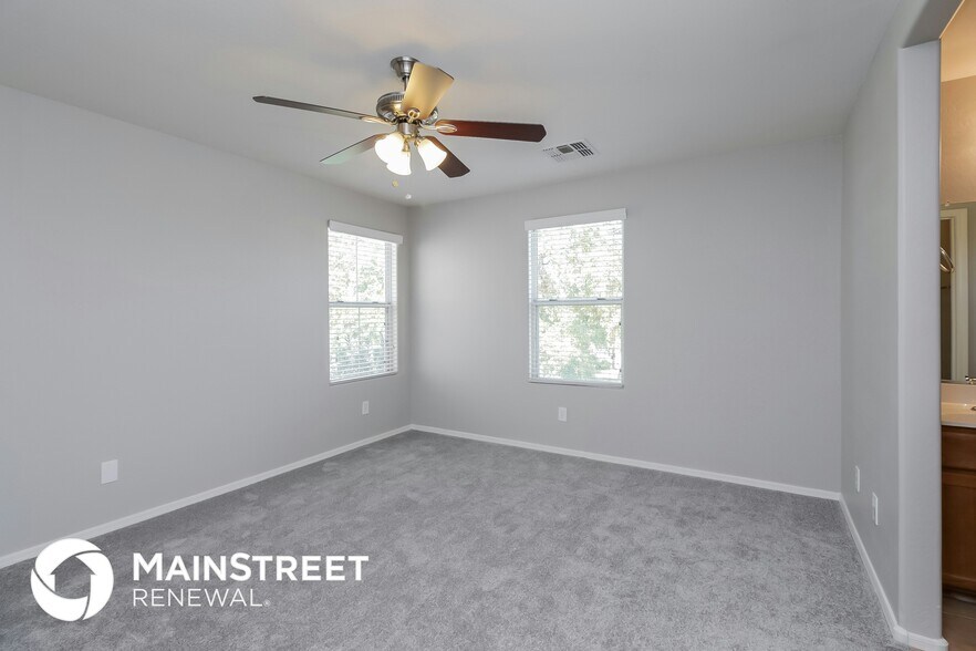 Building Photo - 3806 S 54th Glen