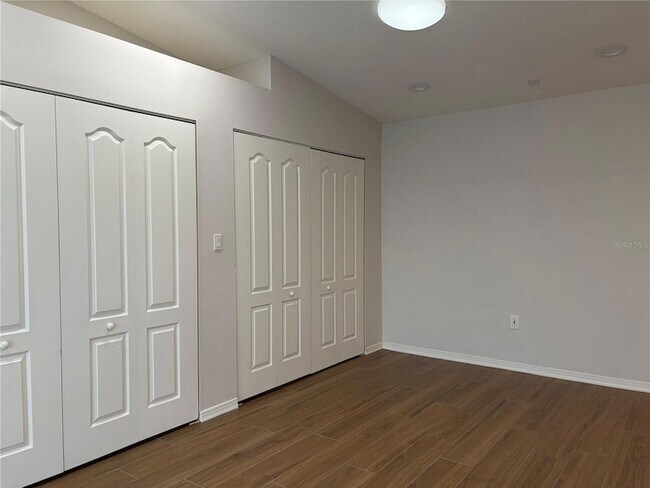 Building Photo - 5828 Sandy Pointe Dr