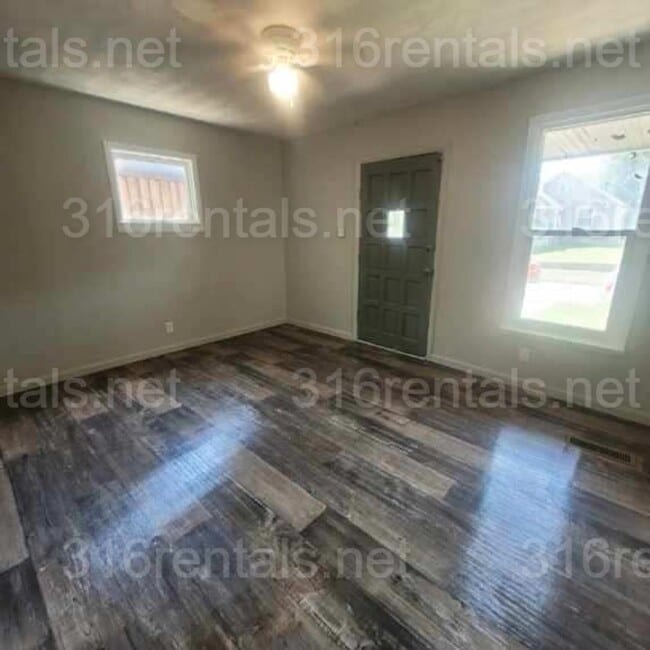 Building Photo - $950 - 2 bed 1 bath - Single Family Home