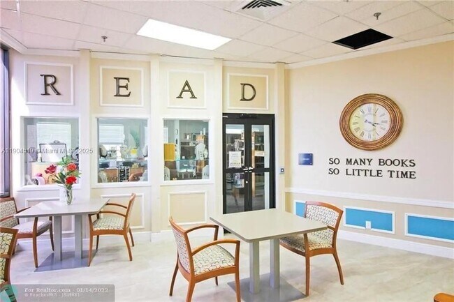 Building Photo - 4008 Berkshire A