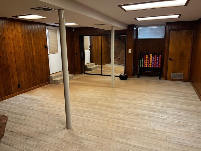 Building Photo - Unfurnished, 1-year long-term rental