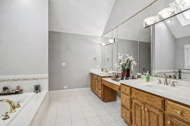 Building Photo - 9200 Falling Waters Dr W