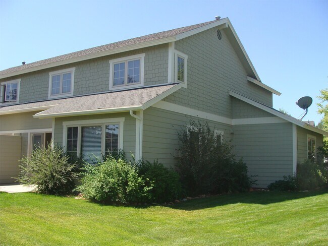 Building Photo - 300 Chatfield Ln