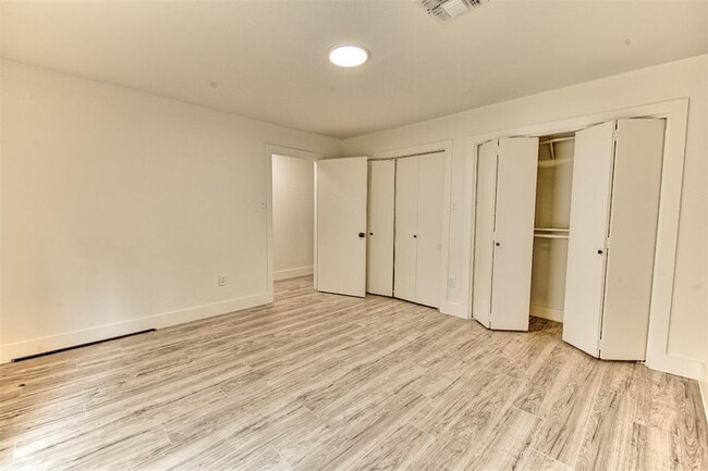 Building Photo - 15626 Whitewater Ln