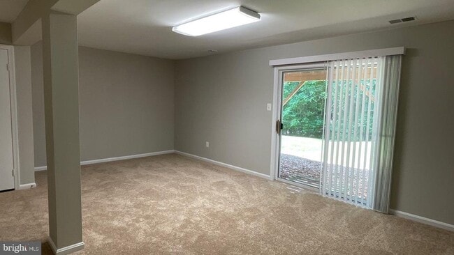 Building Photo - 10364 College Square