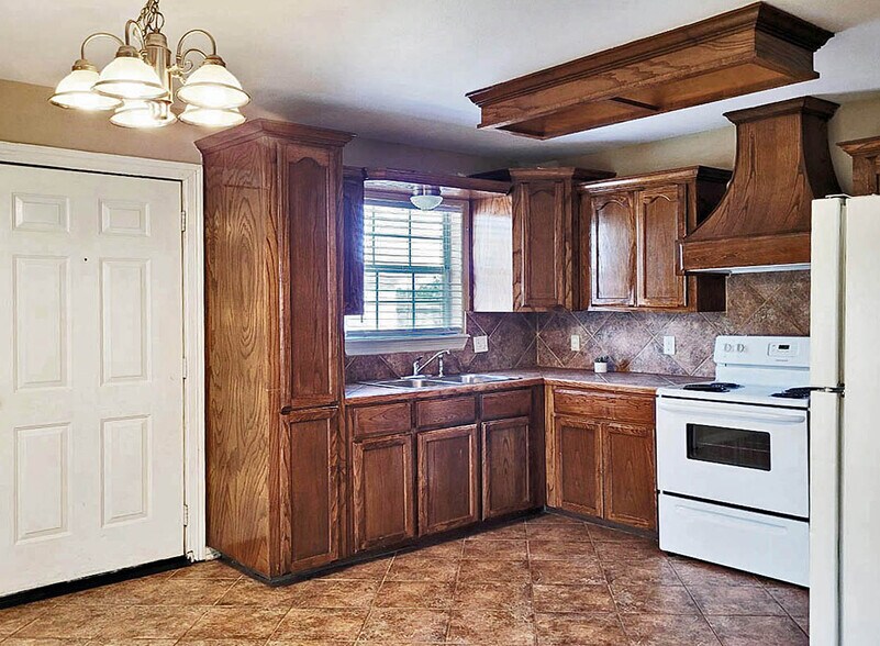 Building Photo - 2118 Aruba Dr