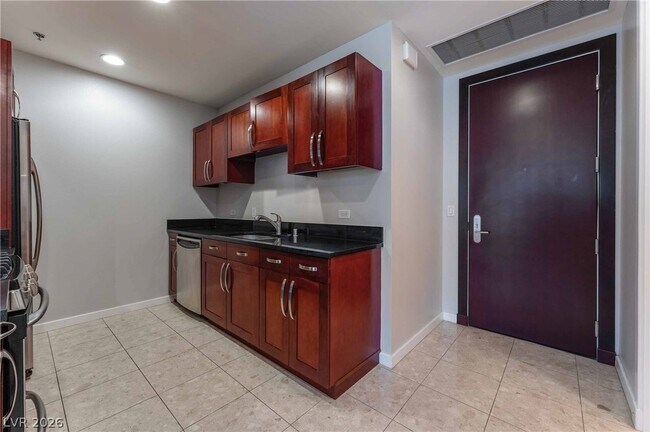 Building Photo - 4575 Dean Martin Dr