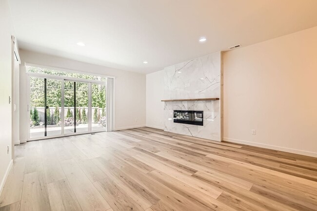 Building Photo - Newly Remodeled 3Bed/3Bath Home in the Hea...