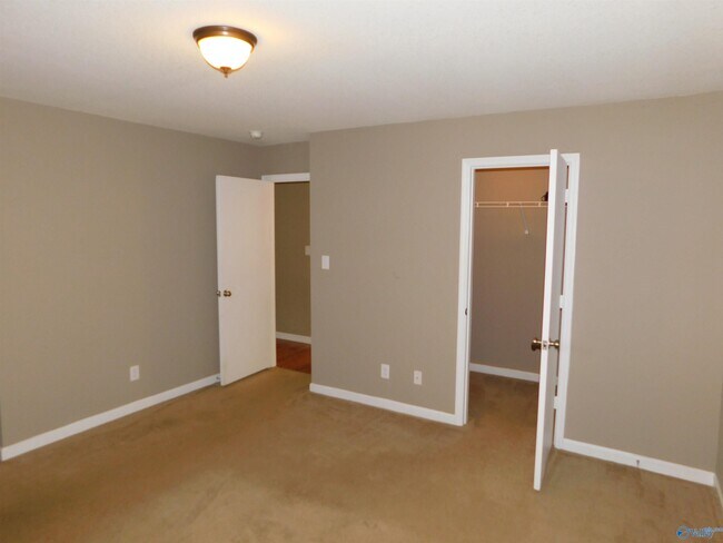 Building Photo - 3146 Castlecreek Dr SW