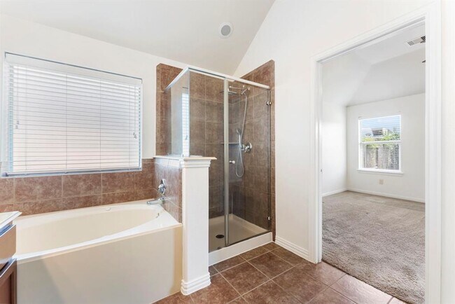 Building Photo - 28519 Lockeridge View Dr