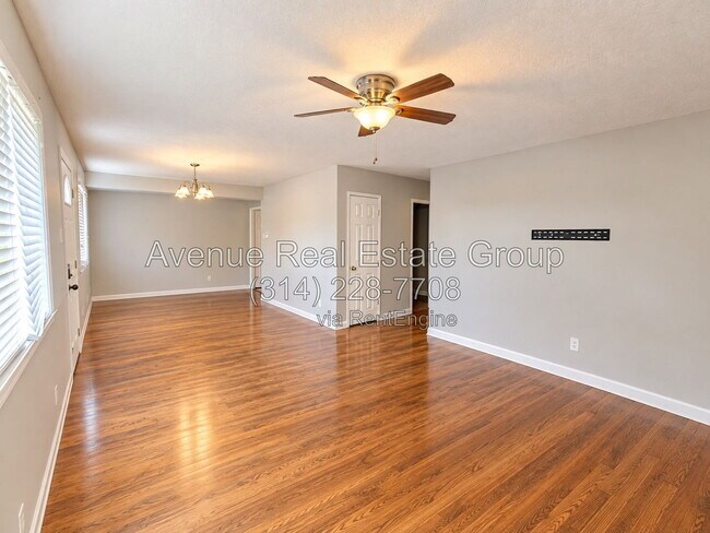 Building Photo - 516 Alcove Ave