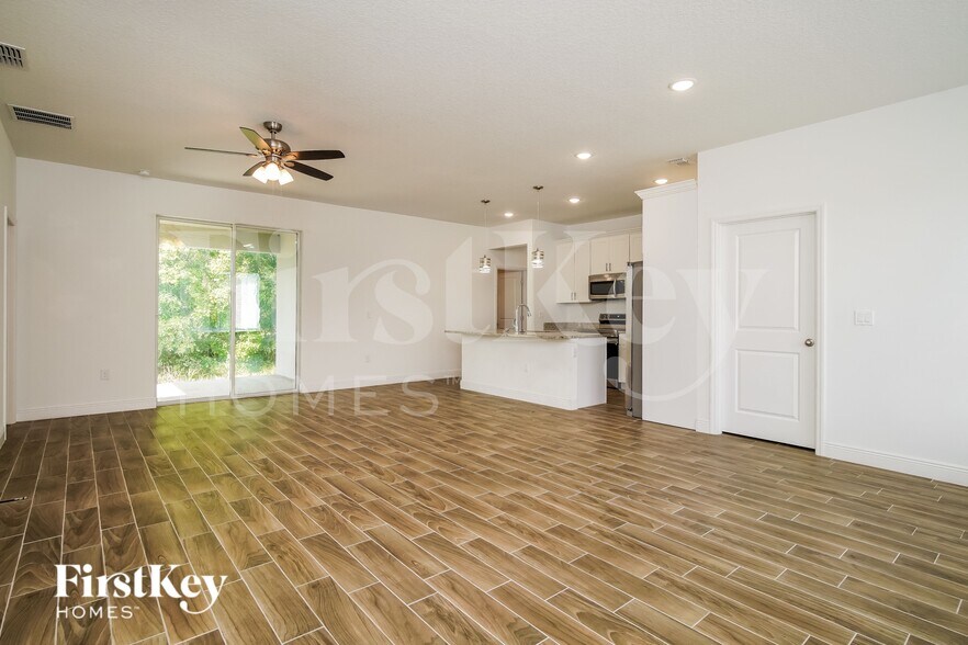 Building Photo - 201 Spoonbill Ln