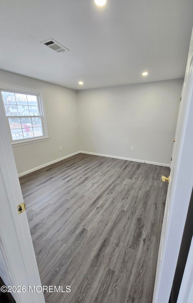 Building Photo - 240 Mill Creek Dr