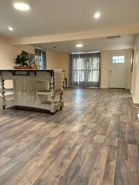 Building Photo - 106 Convent Rd NE