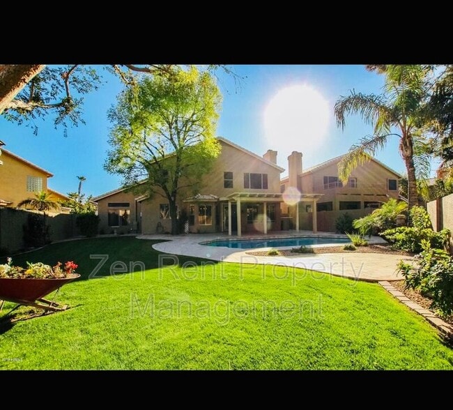 Building Photo - 426 S Burk St