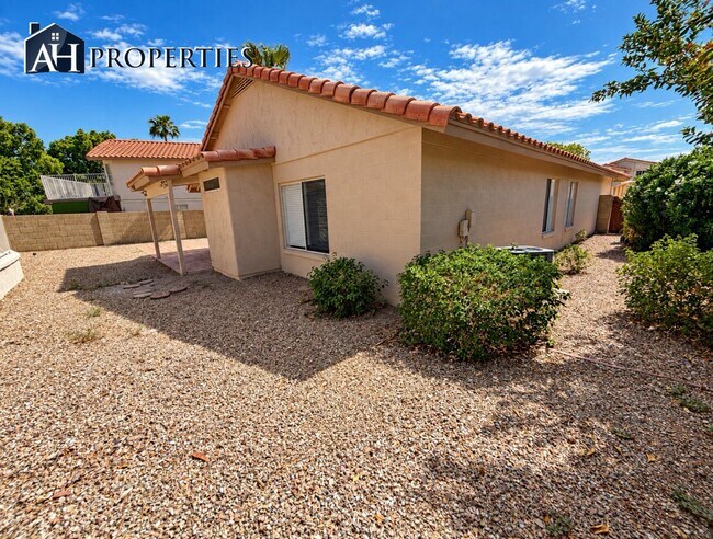 Building Photo - 7516 W Tonto Dr