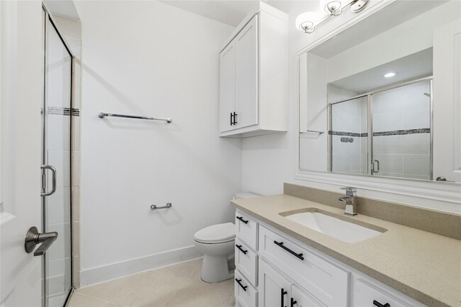 Building Photo - 3008 Zenia Dr