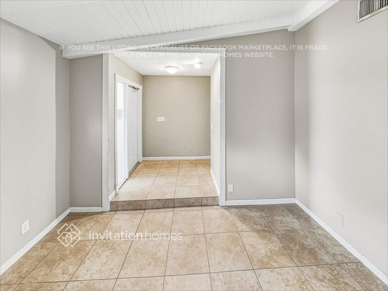 Building Photo - 782 Ryanwood Dr