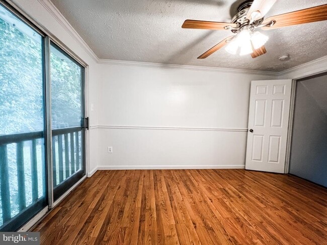 Building Photo - 811 Calvert Towne Dr