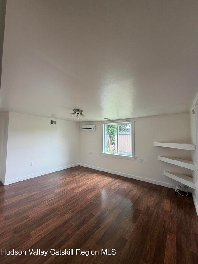 Building Photo - 48 Plattekill Dr