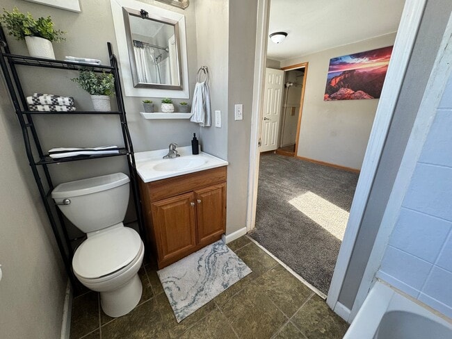 Building Photo - 2 bed, 1 bath home for rent in Waterloo