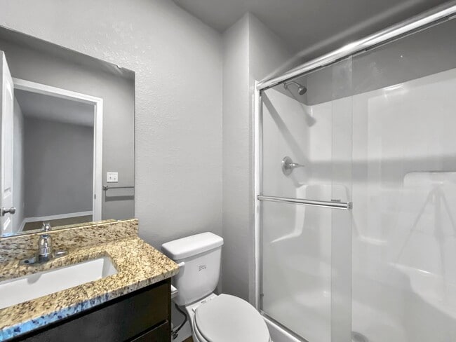 Building Photo - Charming 3-Bed, 2-Bath Ranch style duplex in the Colonial Gardens