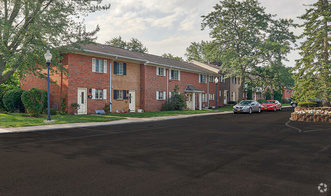 Building Photo - Elmwood Terrace Apartments and Townhomes