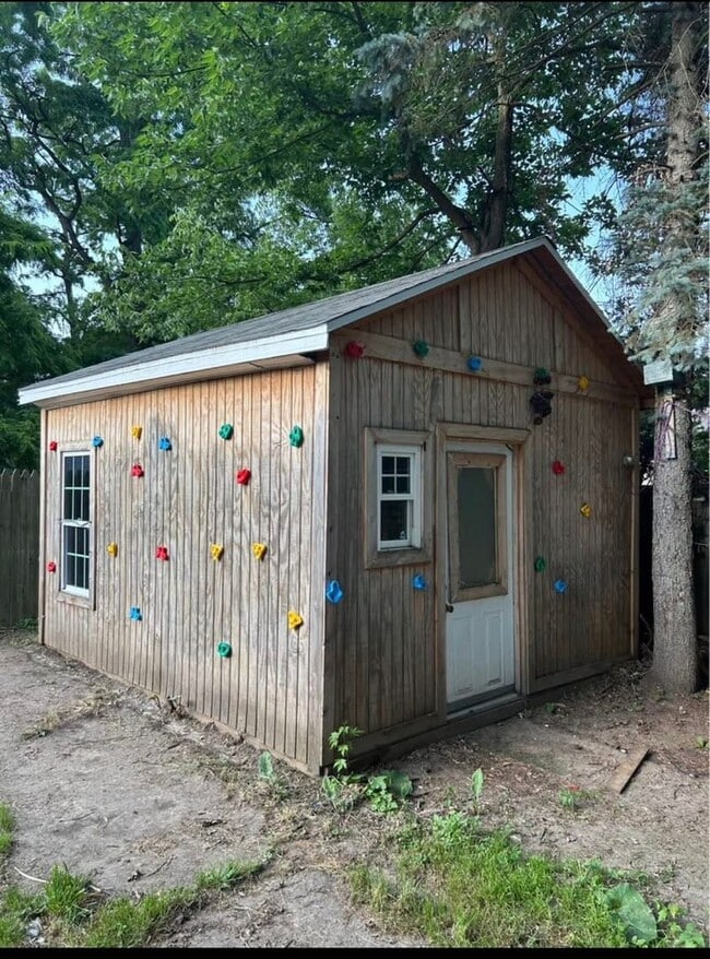 Building Photo - 6849 N Aurelius Rd