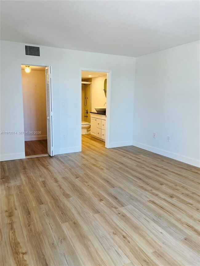 Building Photo - 2333 Brickell Ave