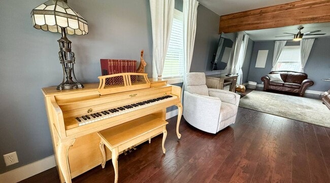 Building Photo - MOVE IN READY!!