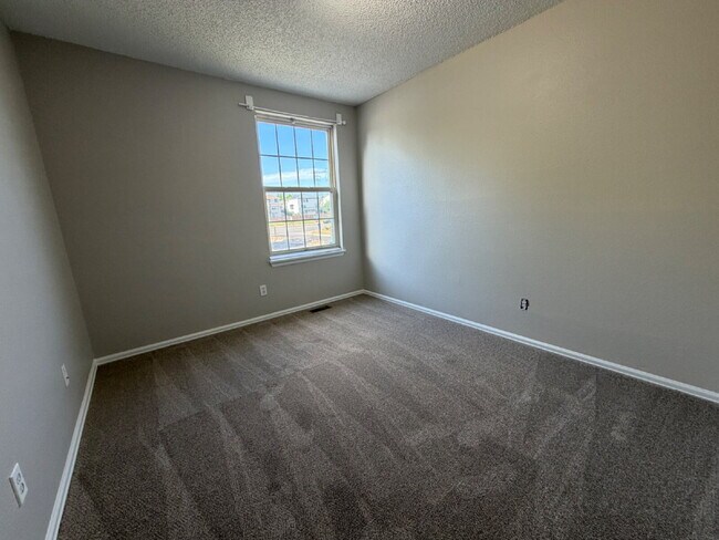 Building Photo - Beautiful Four Bedroom Home with Finished Basement in Spring Creek Meadows!
