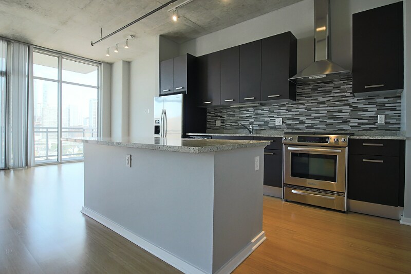 Building Photo - 152 W Roosevelt Rd