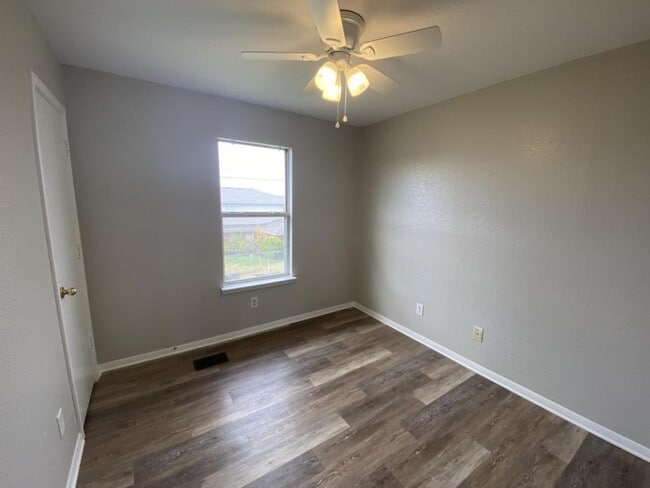 Building Photo - 2807 Cantabrian Dr